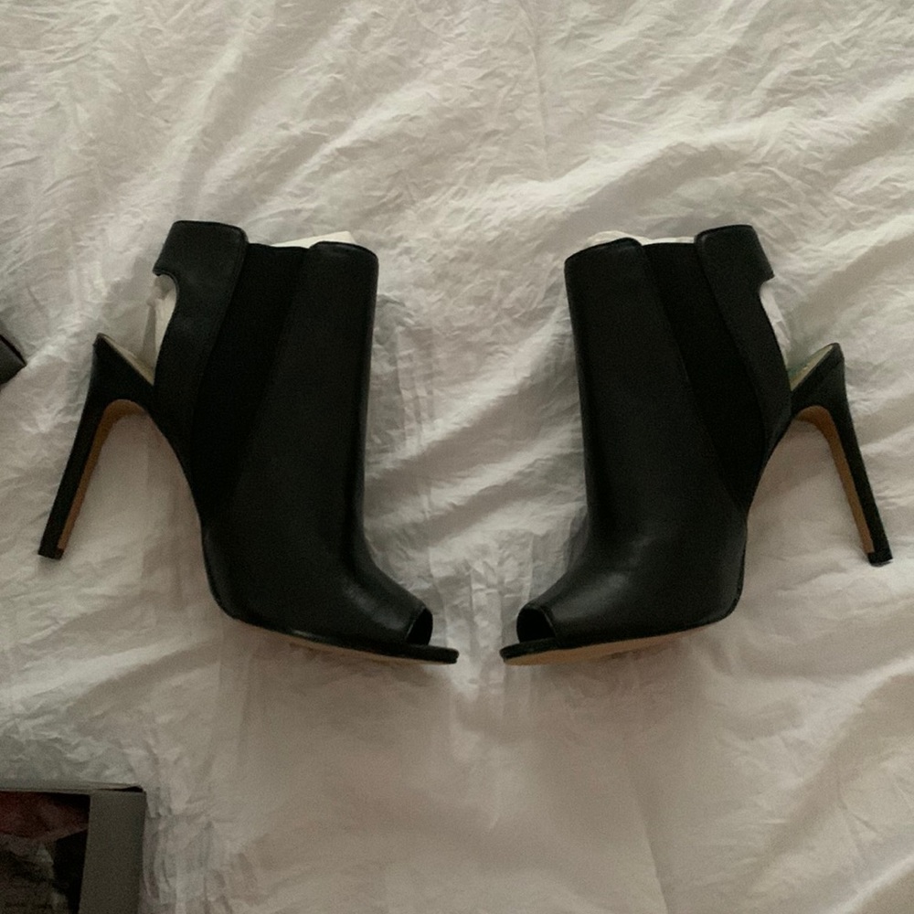 Vince Camaro heel. Never worn.